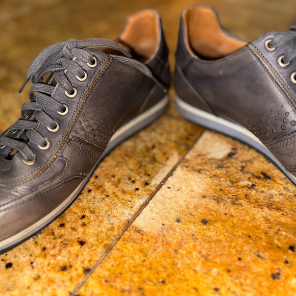 Magnanni 'Cristian' Grey Leather Sneakers 9 - Picture 7 of 8